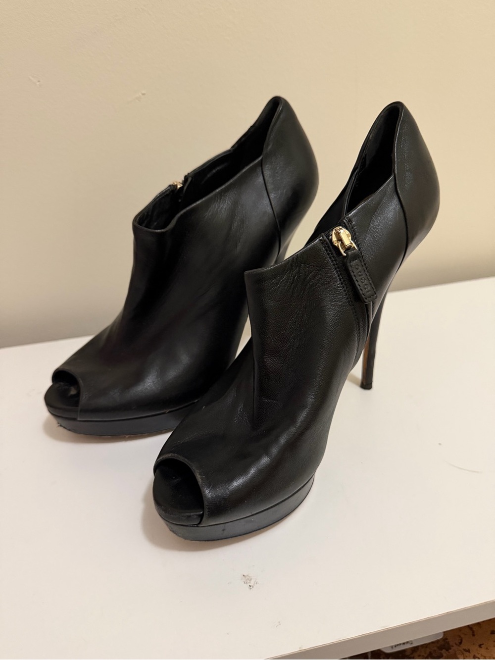Gucci Black Leather Peep Toe Platform Ankle Length Boots 38.5/8 Made In Italy